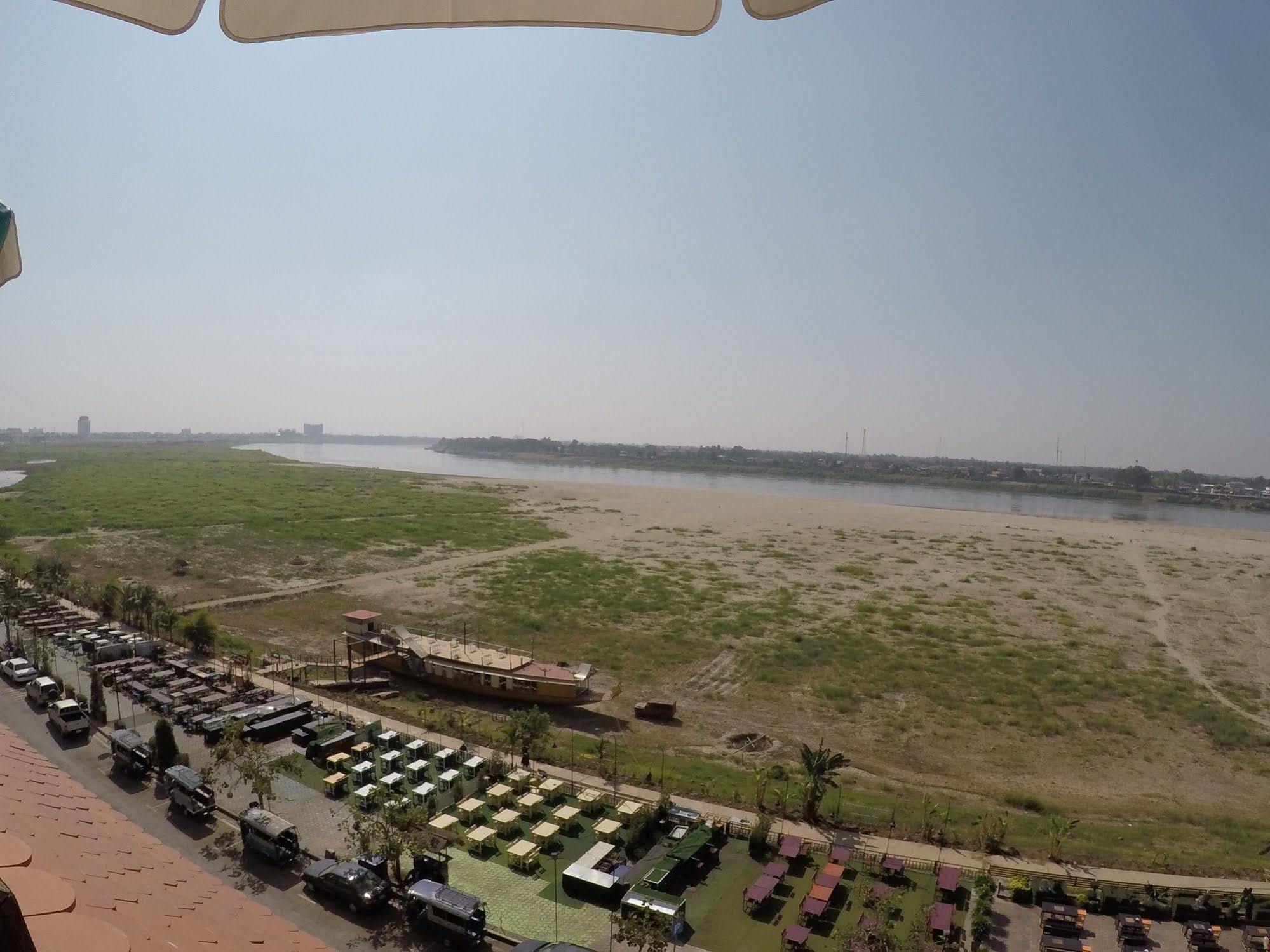 Sengtawan Riverside Hotel Vientiane Exteriör bild
