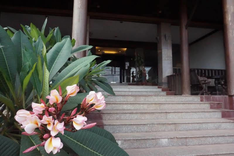 Sengtawan Riverside Hotel Vientiane Exteriör bild