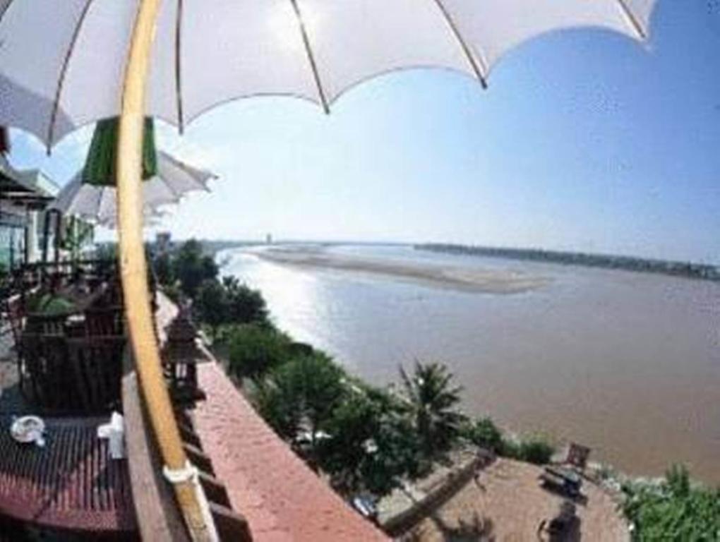 Sengtawan Riverside Hotel Vientiane Exteriör bild
